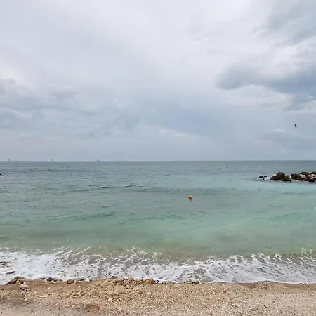 卡匹托尔酒店 3* 南埃福列