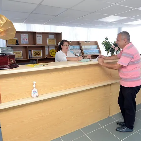 卡匹托尔酒店 南埃福列