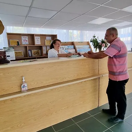 卡匹托尔酒店 酒店 南埃福列